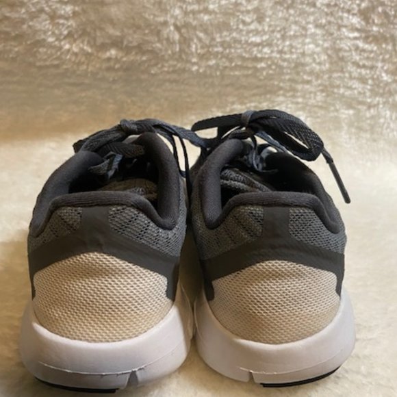 Nike Grey/White Runners Youth Size 1 - Picture 5 of 8